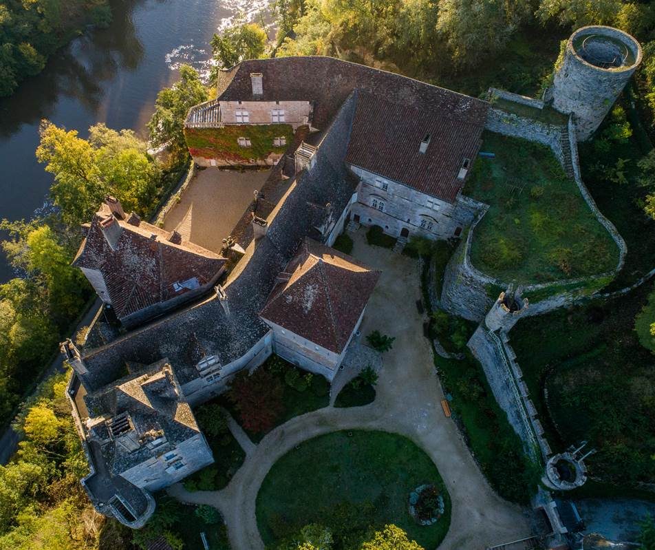 Chateau de Cénevières